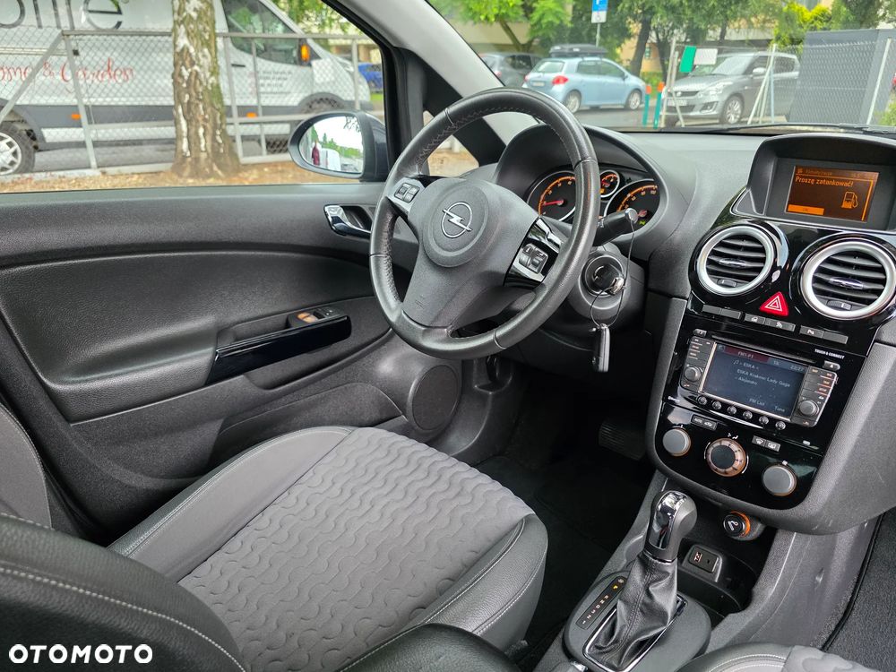 Opel Corsa 1.4 16V Cosmo - 12