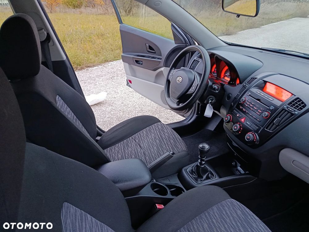 Kia Ceed 1.4 CVVT Attract - 36