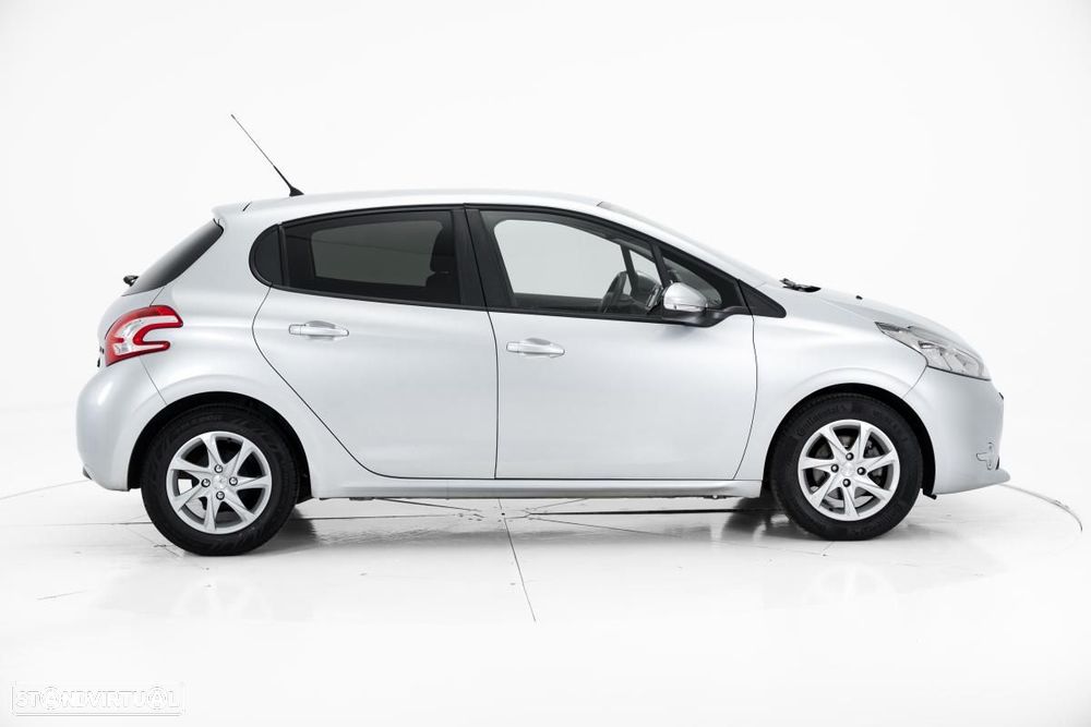 Peugeot 208 - 3