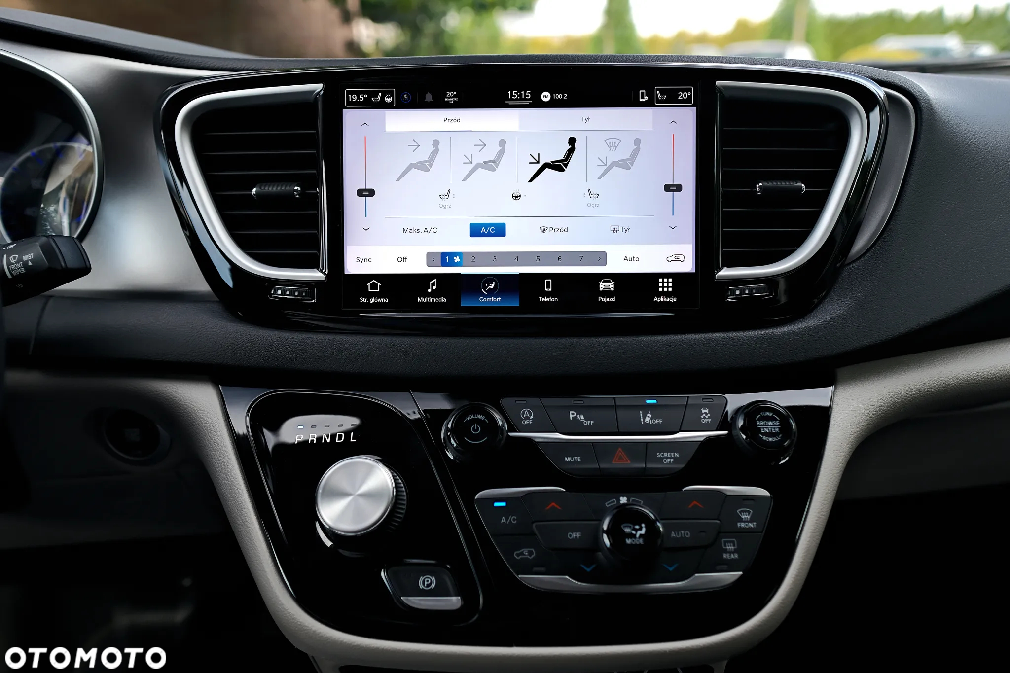 Chrysler Pacifica - 16