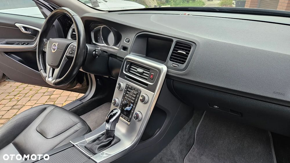 Volvo V60 Cross Country - 34