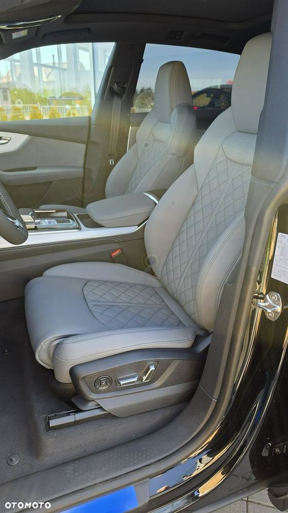 Audi Q8 - 8