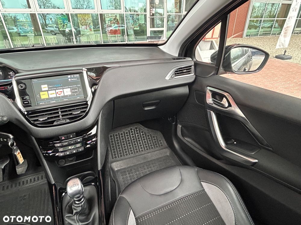 Peugeot 2008 1.2 PureTech Allure Pack S&S - 23