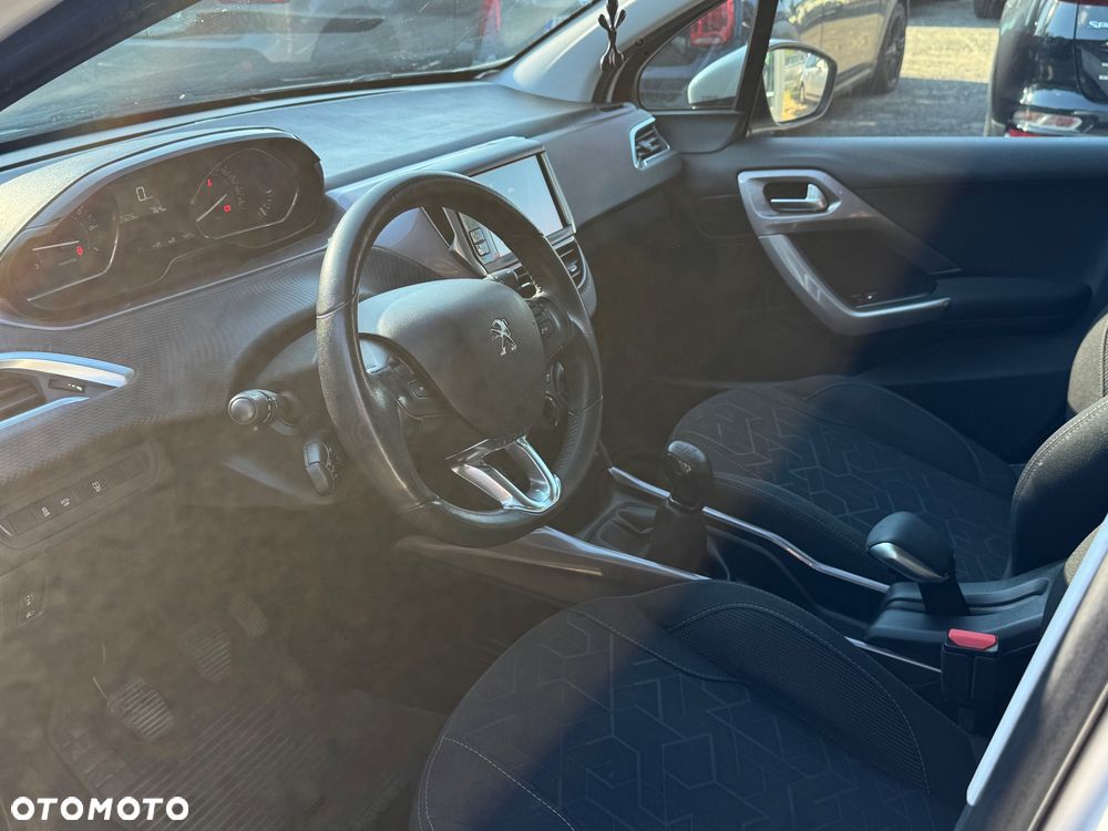 Peugeot 2008 - 8