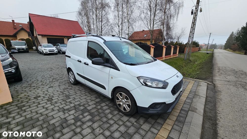 Ford Transit Courier - 37