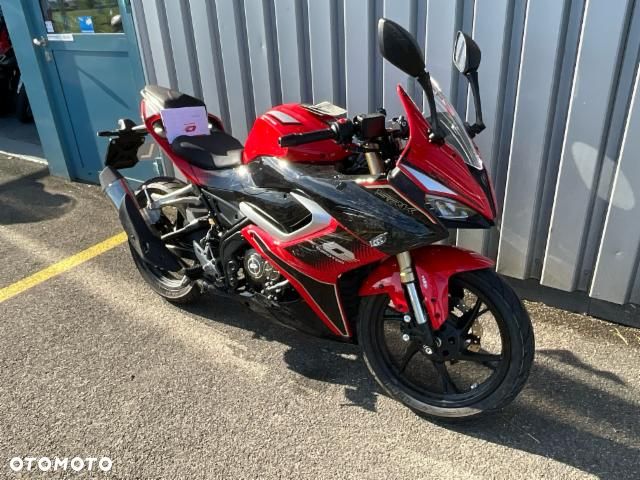 QJMOTOR SRK 125R - 1