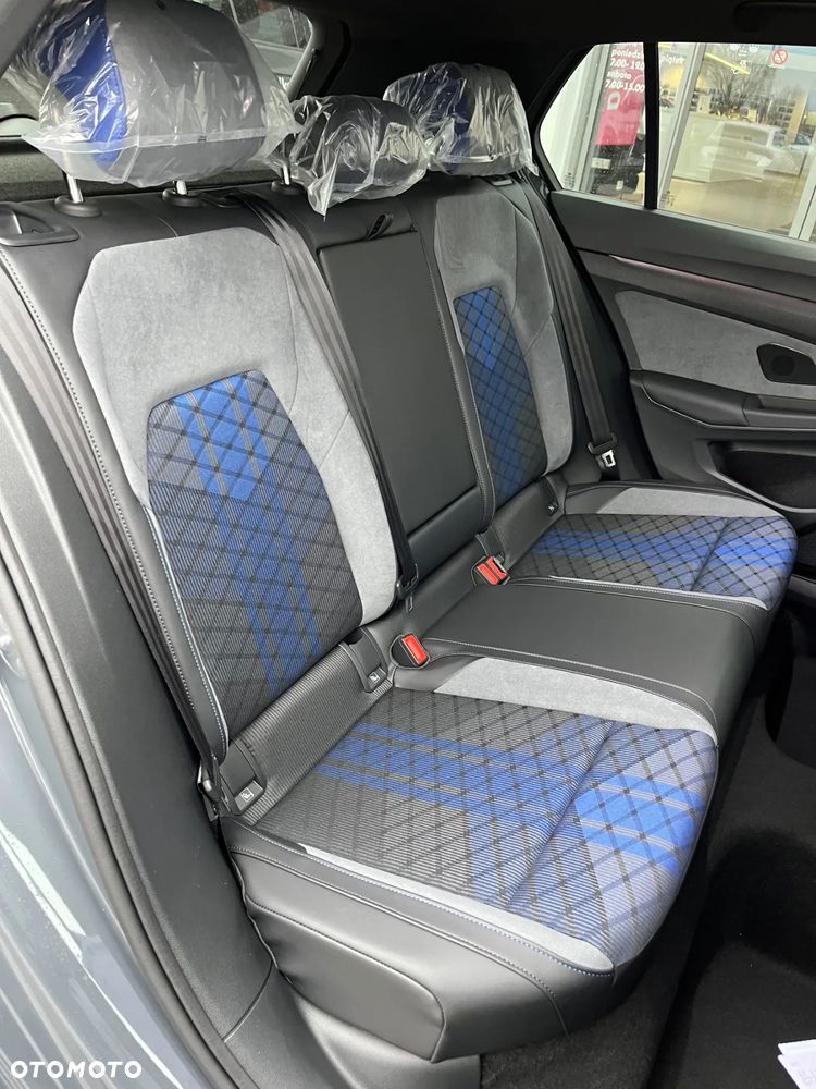 Volkswagen Golf - 10