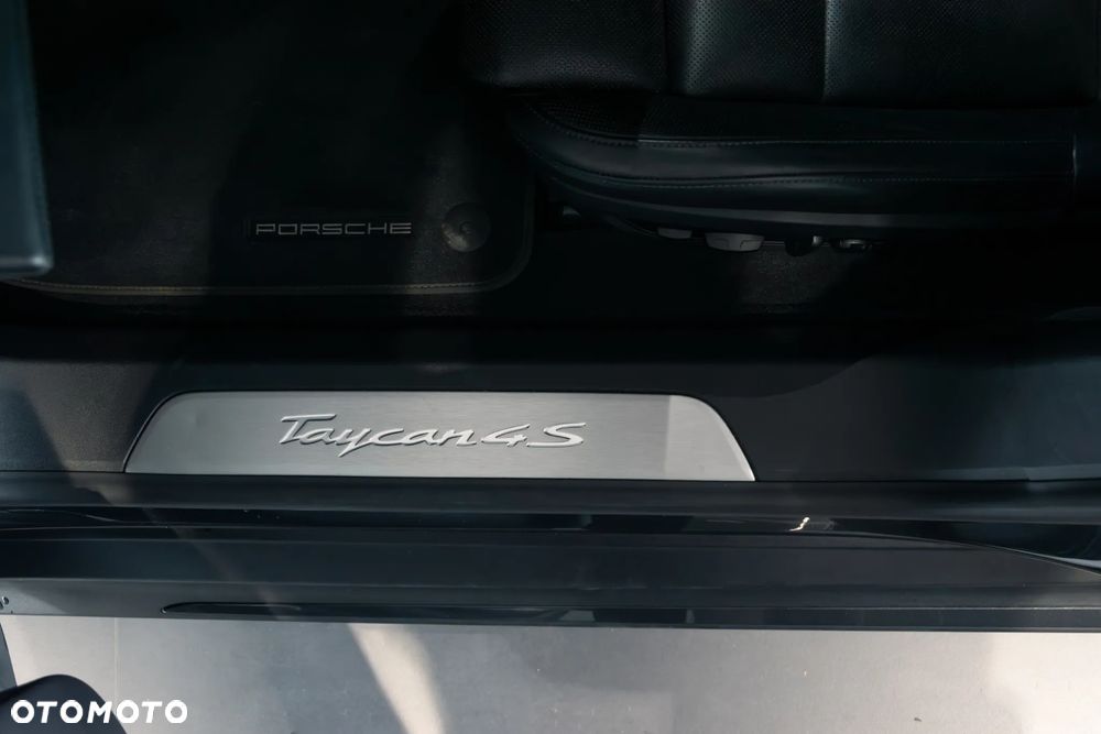 Porsche Taycan 105kWh 4S Performance Plus - 17