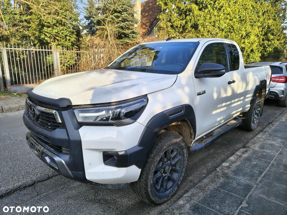 Toyota Hilux - 1