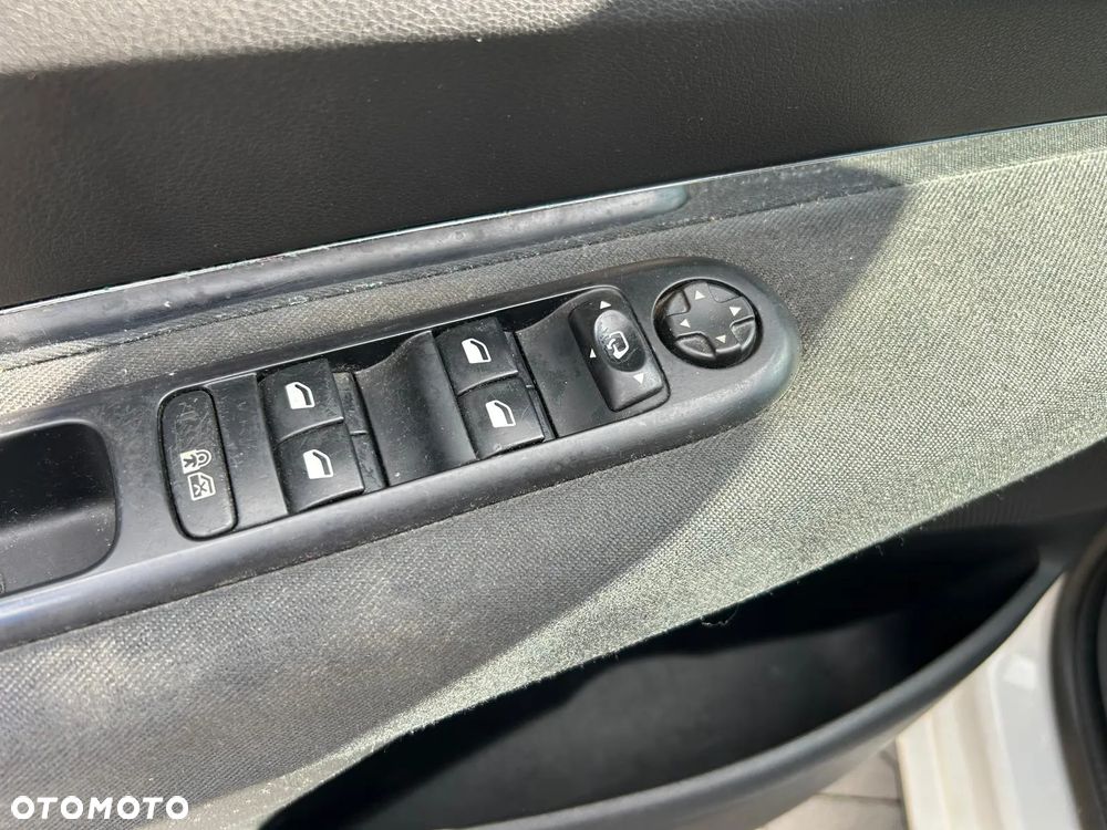 Peugeot 5008 e-HDI 115 ETG6 Stop&Start Active - 27