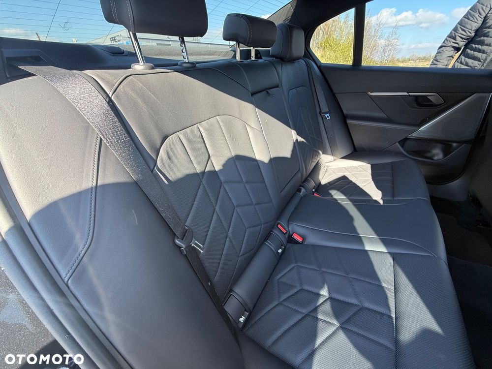 BMW Seria 5 520d xDrive mHEV - 11