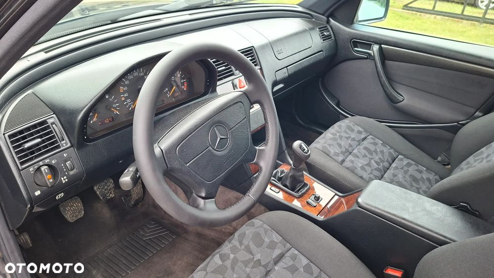 Mercedes-Benz Klasa C 180 Classic - 39