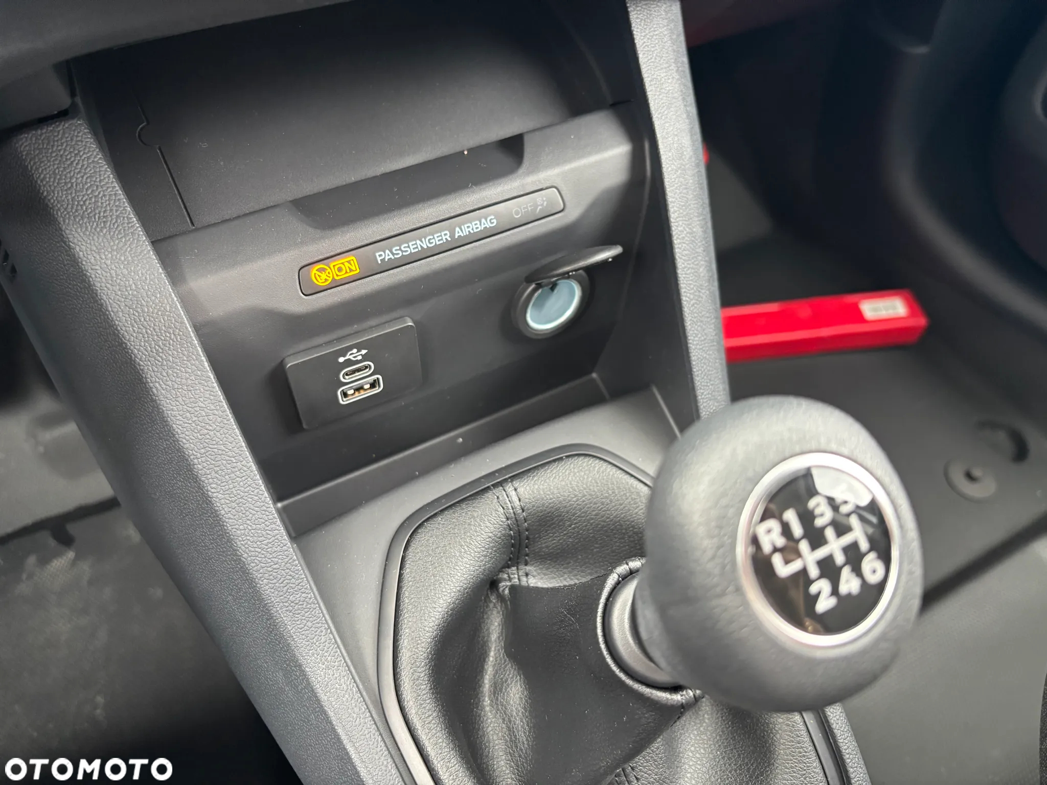 Ford Transit Courier - 24