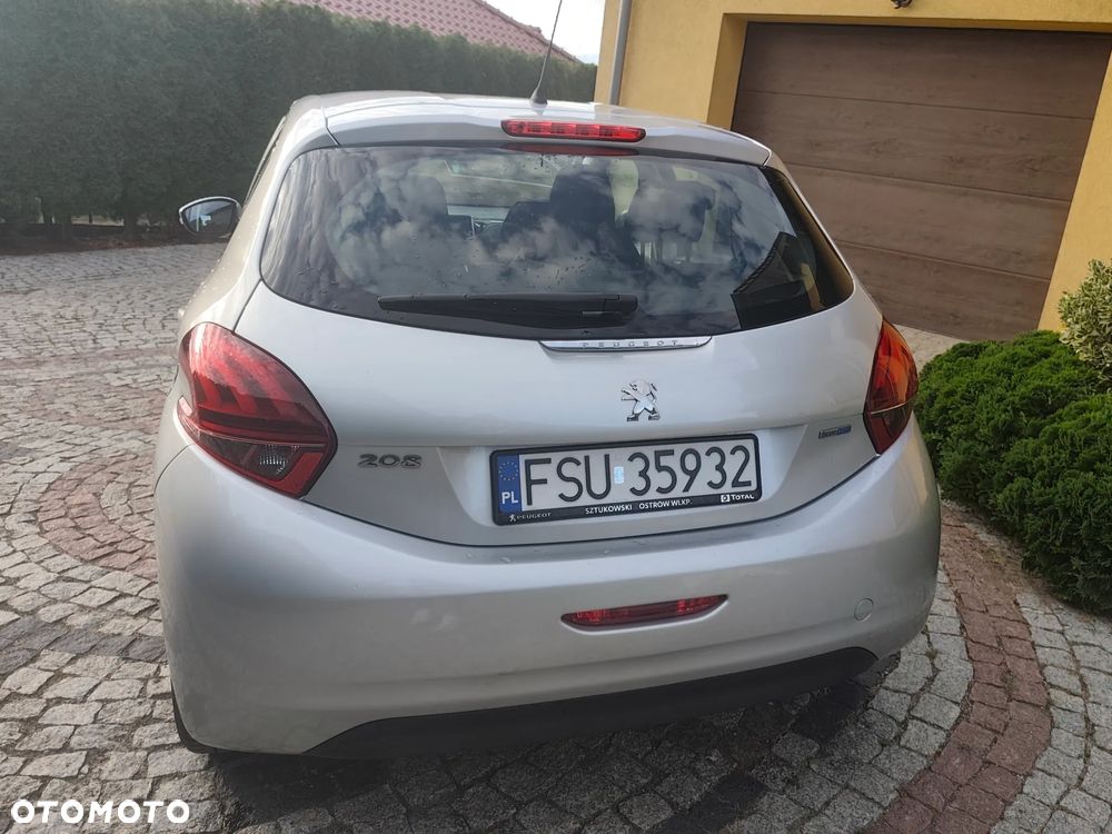 Peugeot 208 - 12
