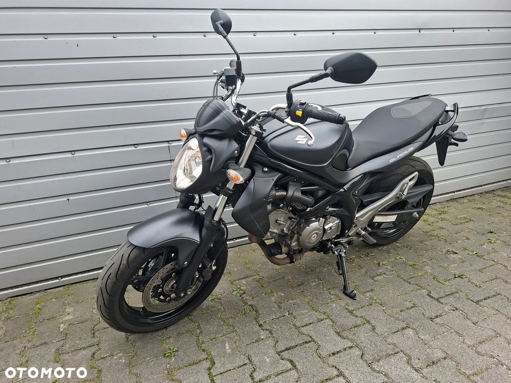 Suzuki Gladius - 2