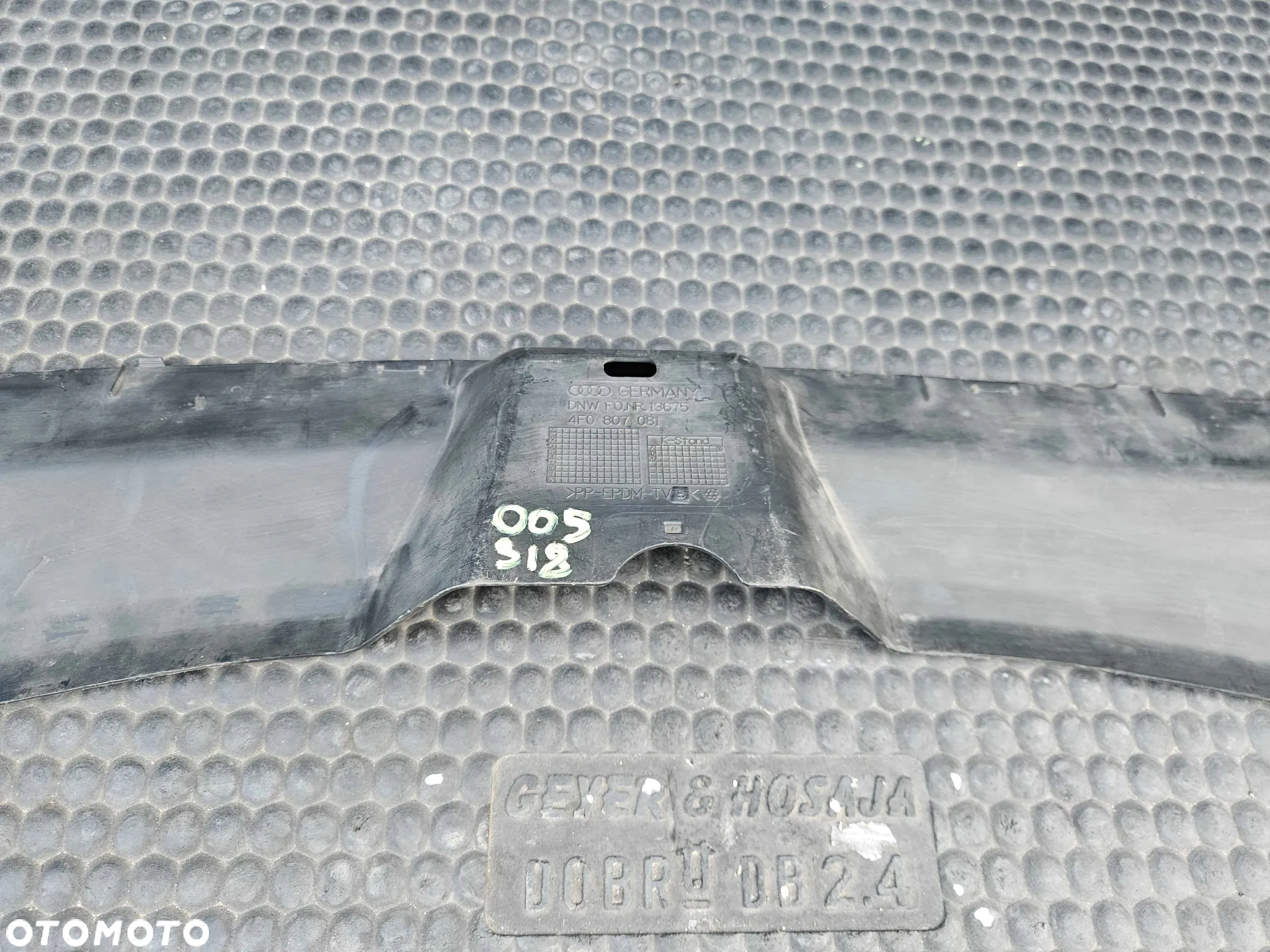 Oslona 4F0807081 Pasa Przedniego Zderzaka Nakladka Maskownica Zamek Audi A6 C6 2005r - 16