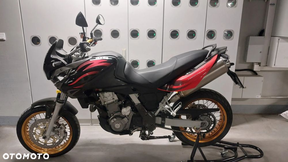 Aprilia Pegaso - 1