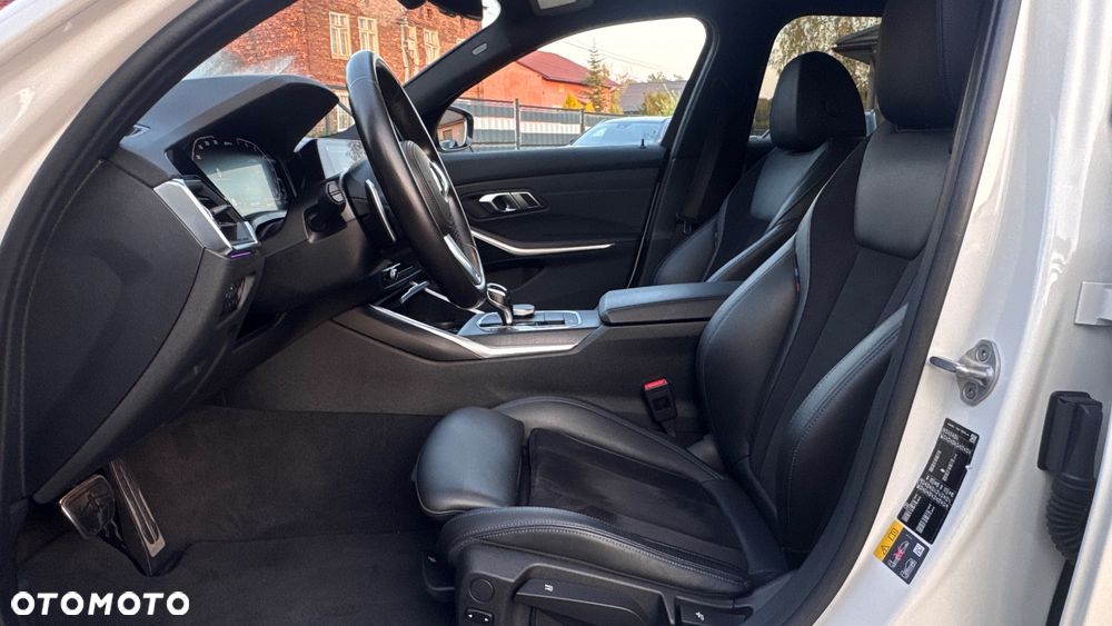 BMW Seria 3 330e M Sport - 11