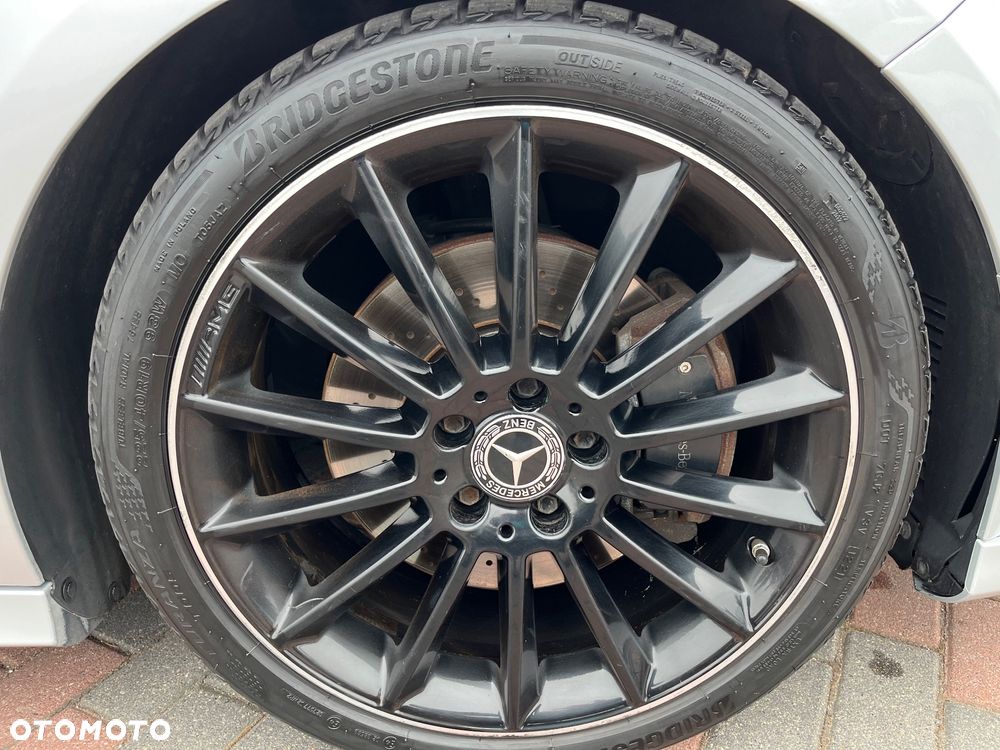 Mercedes-Benz Klasa A 220 4-Matic AMG Line 7G-DCT - 38