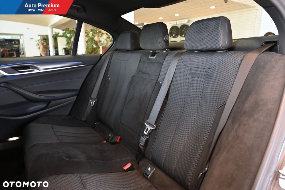BMW Seria 5 520d xDrive - 16