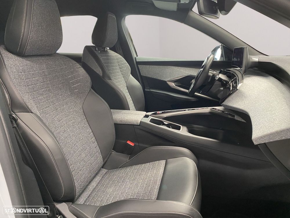 Peugeot 3008 1.2 Hybrid Allure e-DCS6 - 18