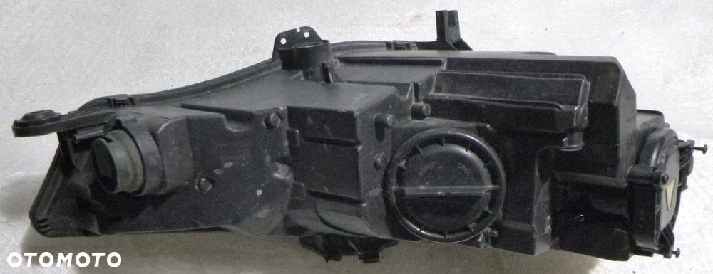 Audi A4 B9 Reflektor Lewy 8W0941005 - 4