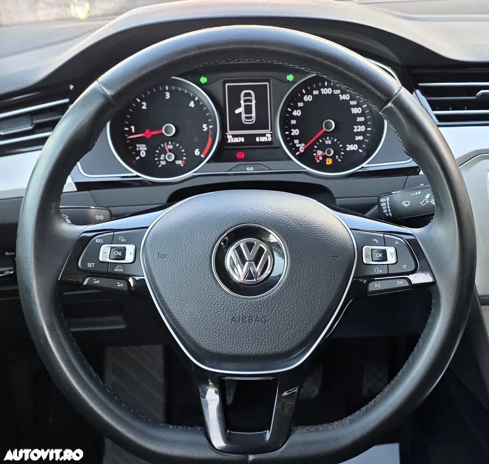 Volkswagen Passat - 12