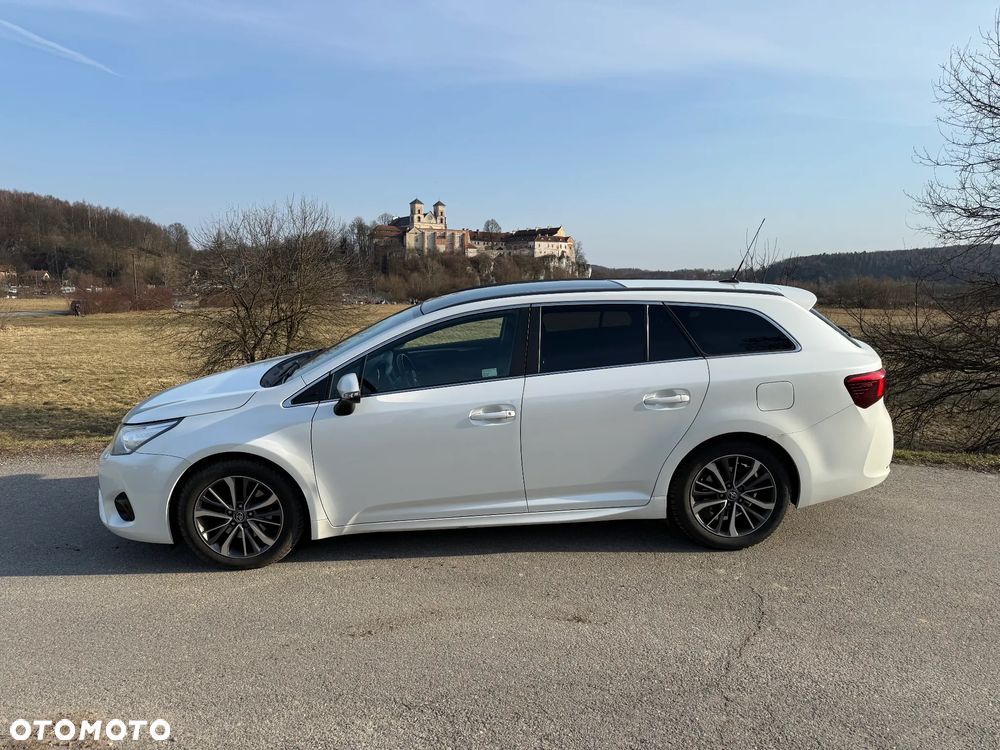 Toyota Avensis 2.0 D-4D Premium - 4