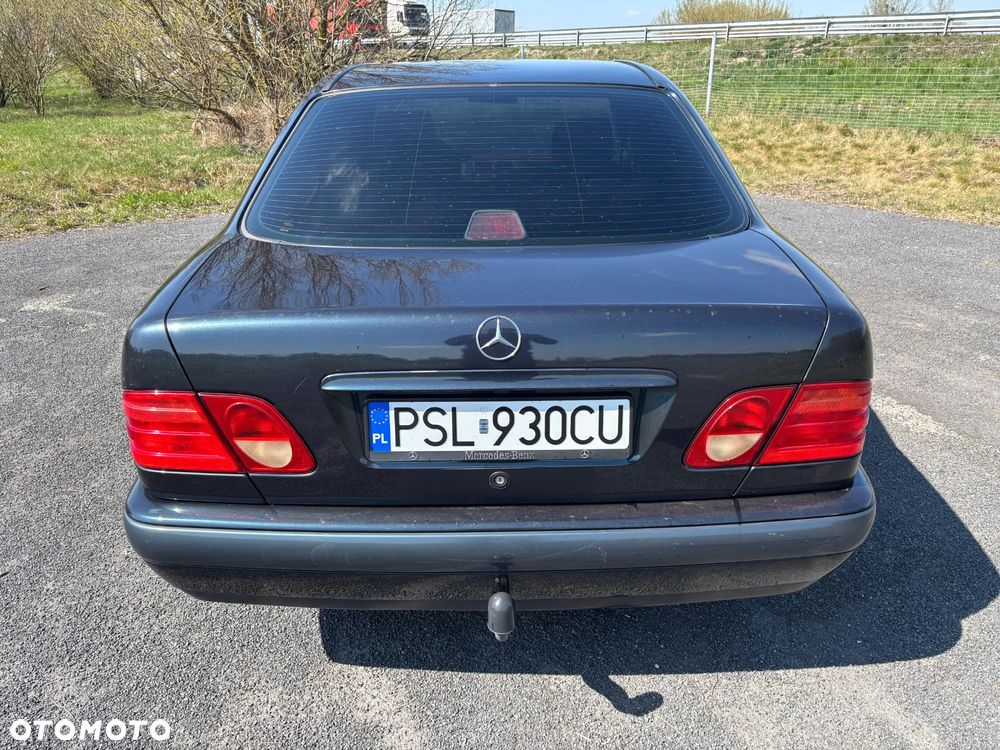 Mercedes-Benz Klasa E 200 - 5