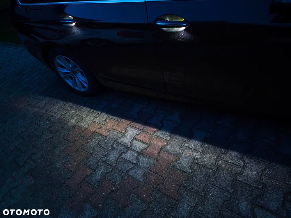 BMW Seria 5 520d xDrive - 32
