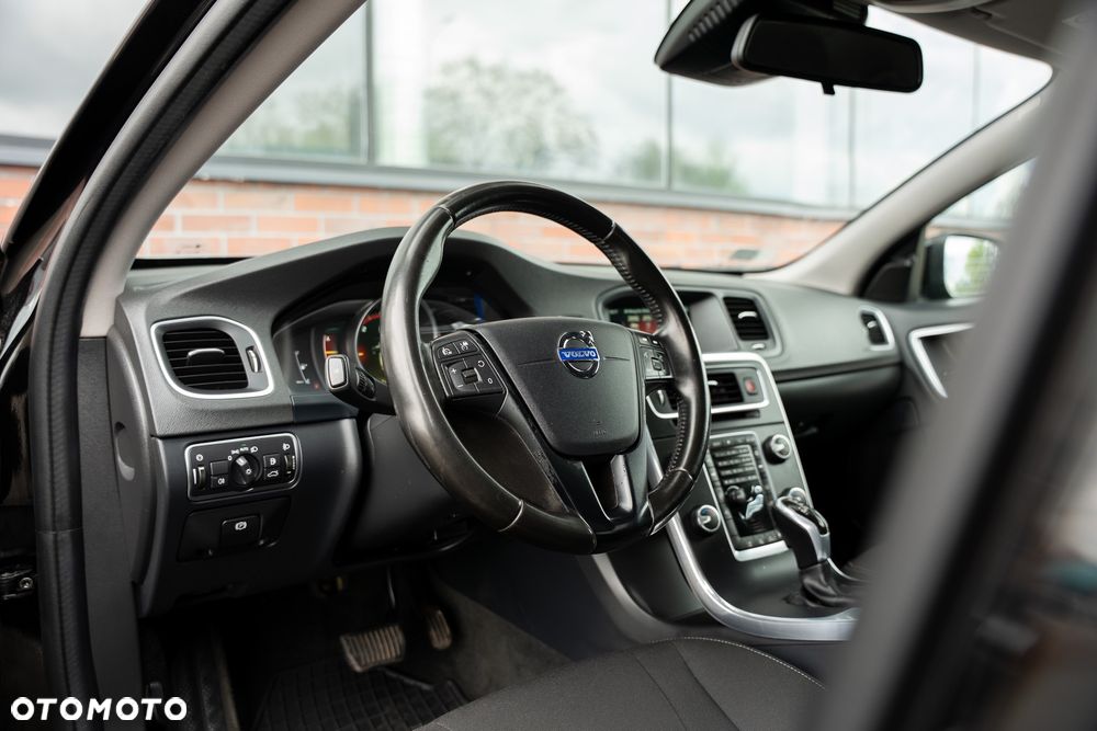 Volvo S60 D3 Drive-E Momentum - 24