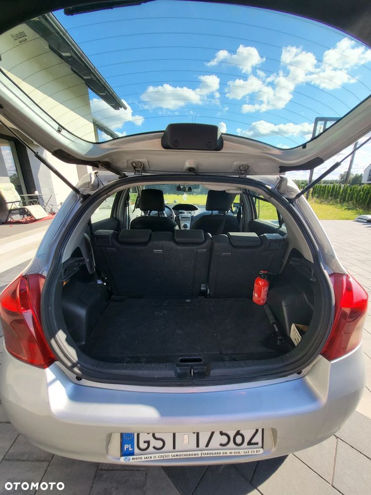 Toyota Yaris - 10