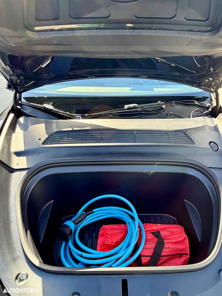 Tesla Model Y - 14