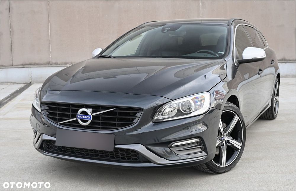 Volvo V60 D3 R-Design - 2