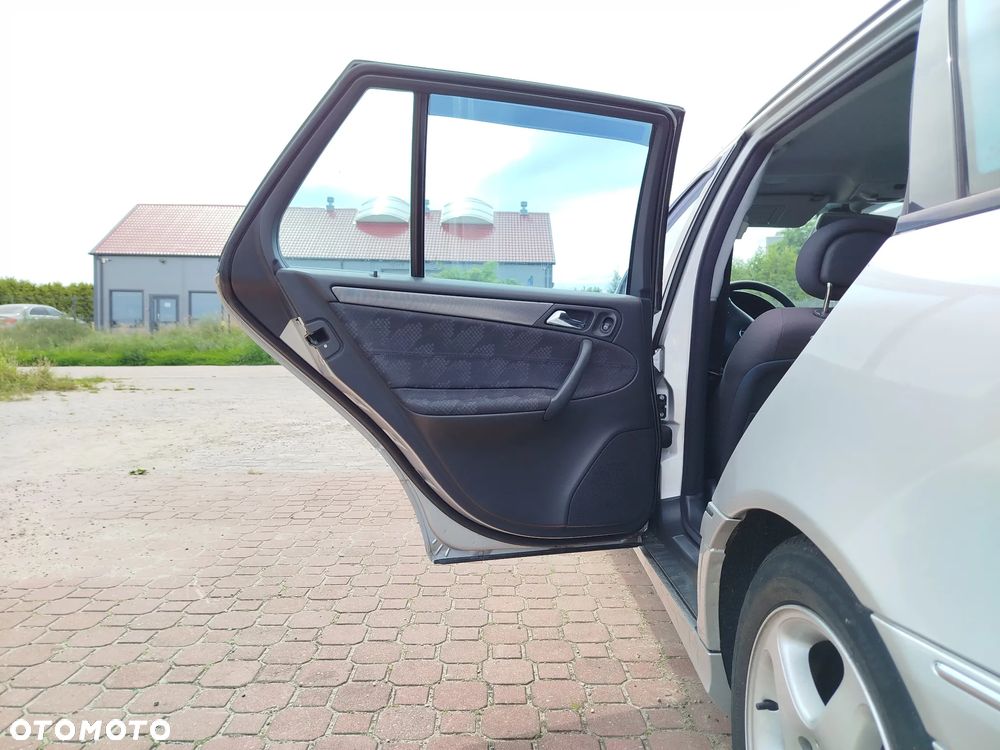 Mercedes-Benz Klasa C 180 Kompressor Avantgarde - 19