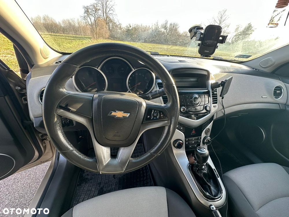 Chevrolet Cruze 1.6 LS - 14