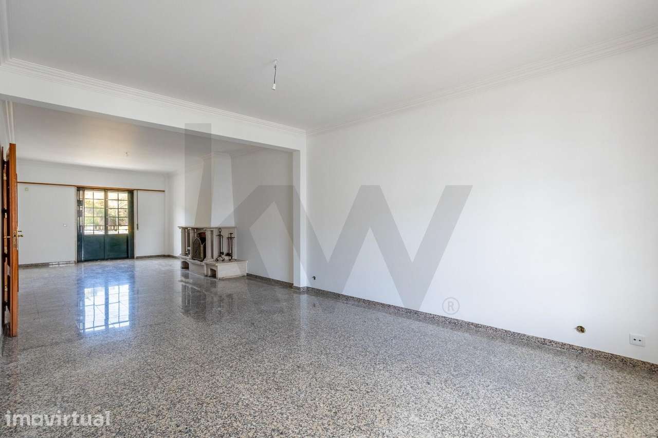 Moradia T5 com garagem ampla, sótão e zona habitacional complementar n - Grande imagem: 4/49