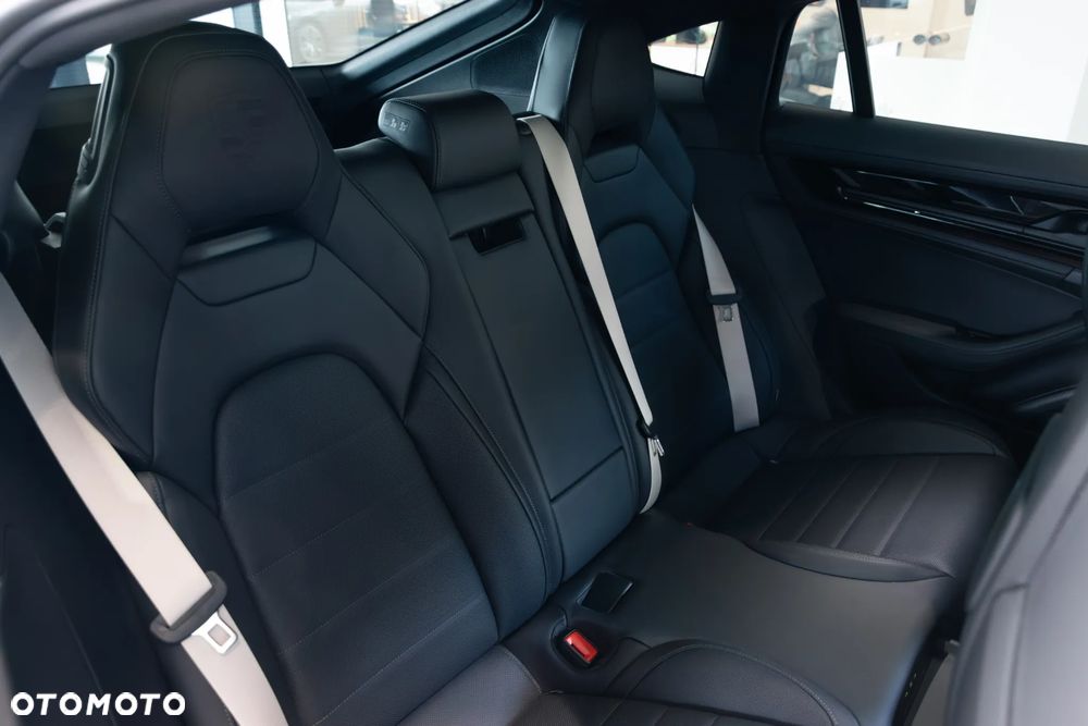 Porsche Panamera 4 E-Hybrid PHEV - 33