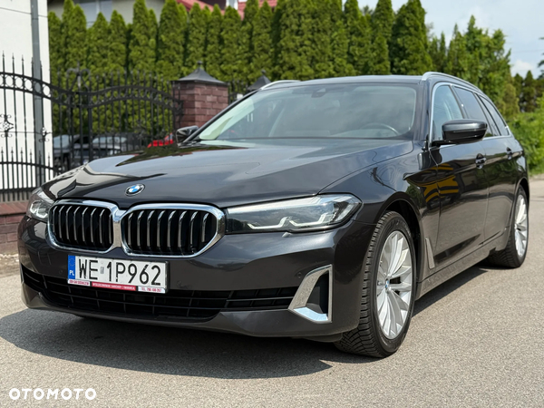 BMW Seria 5 530d xDrive Luxury Line