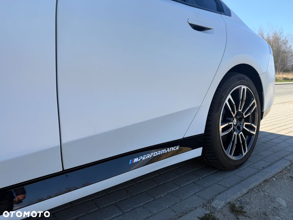 BMW Seria 5 520d xDrive mHEV - 17