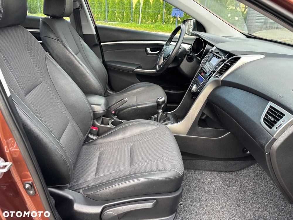 Hyundai i30 blue 1.6 CRDi Trend - 9