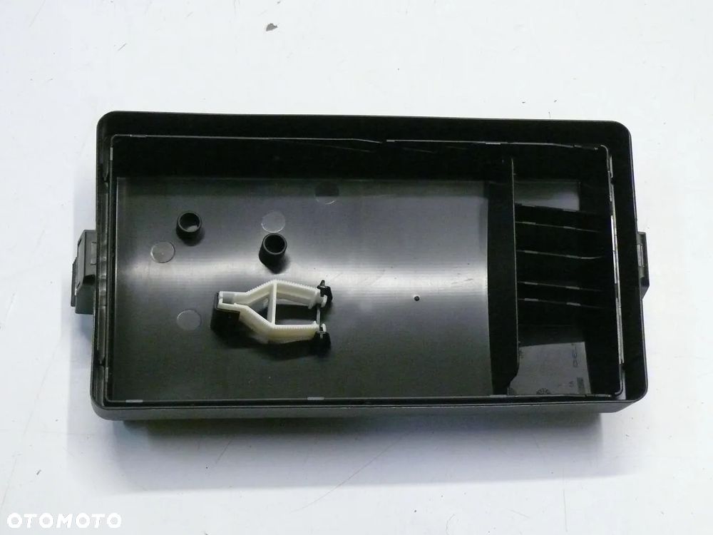 OSŁONA POKRYWA BEZPIECZNIKÓW VOLKSWAGEN T-ROCK - 2