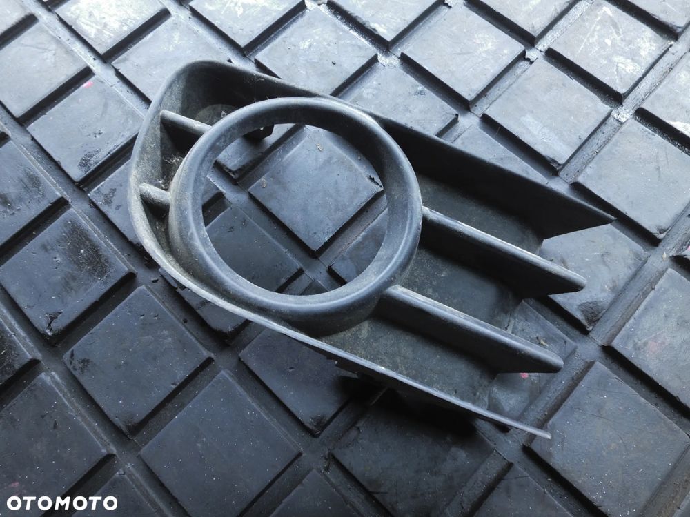 RENAULT MEGANE II KRATKA HALOGENU PRAWA ZDERZAKA 8200115118 - 1