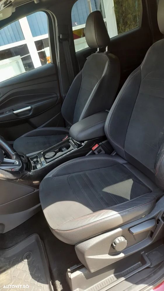 Ford Kuga 2.0 TDCi 4WD Powershift ST-Line - 16
