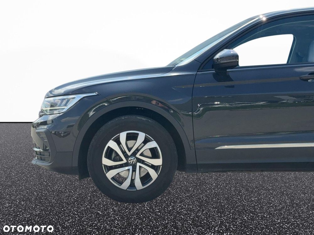 Volkswagen Tiguan - 12
