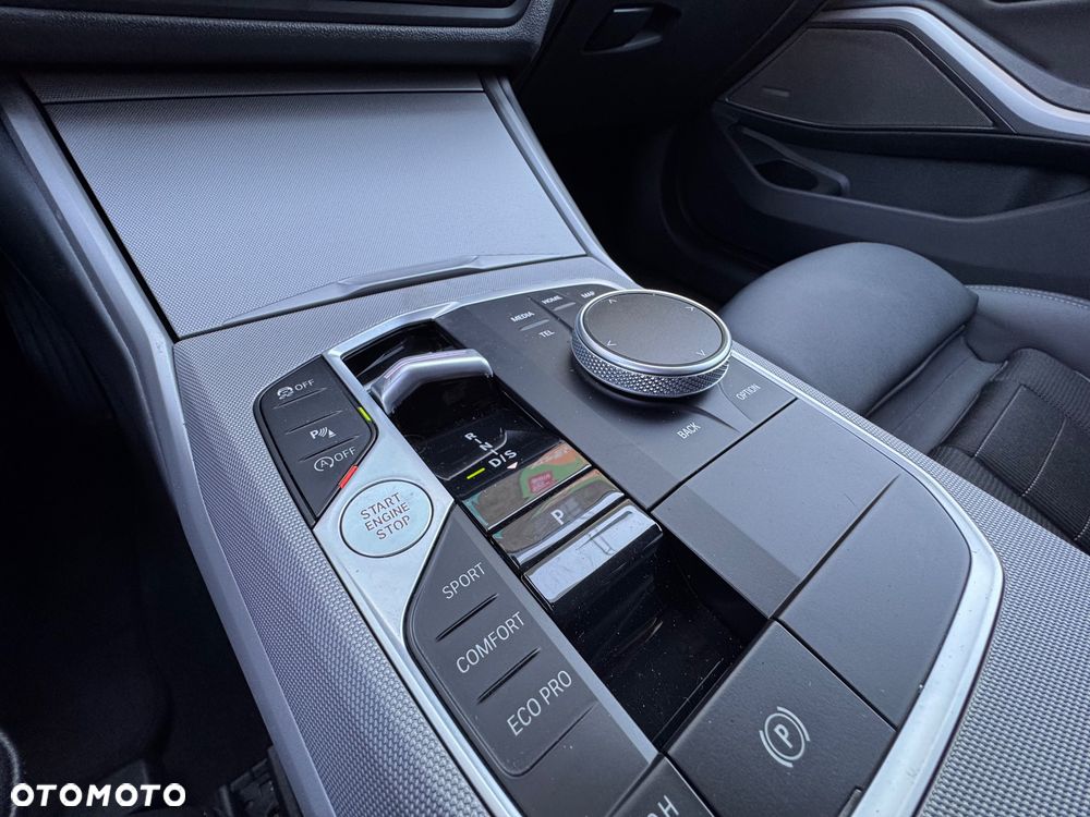BMW Seria 3 320i xDrive M Sport - 36