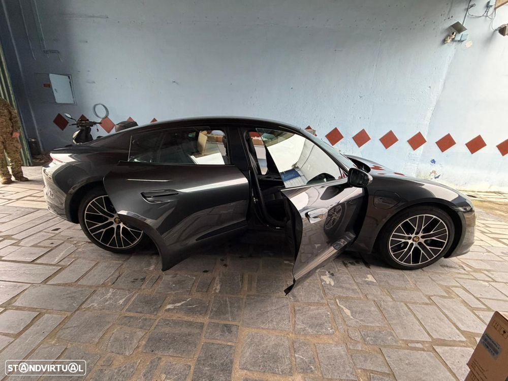 Porsche Taycan Standard - 12
