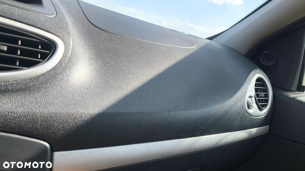 Renault Clio - 17