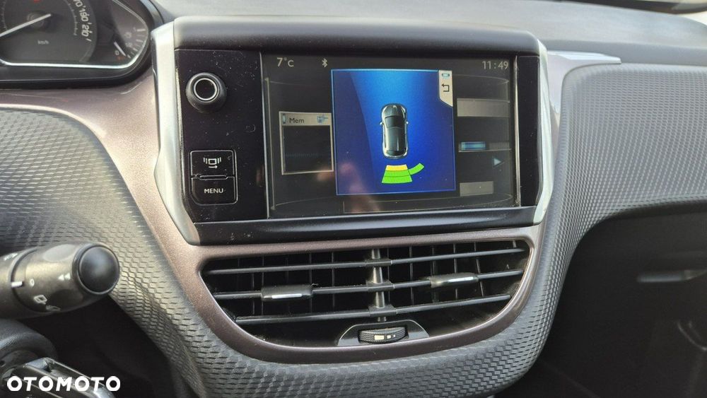 Peugeot 2008 1.2 Pure Tech Signature - 18