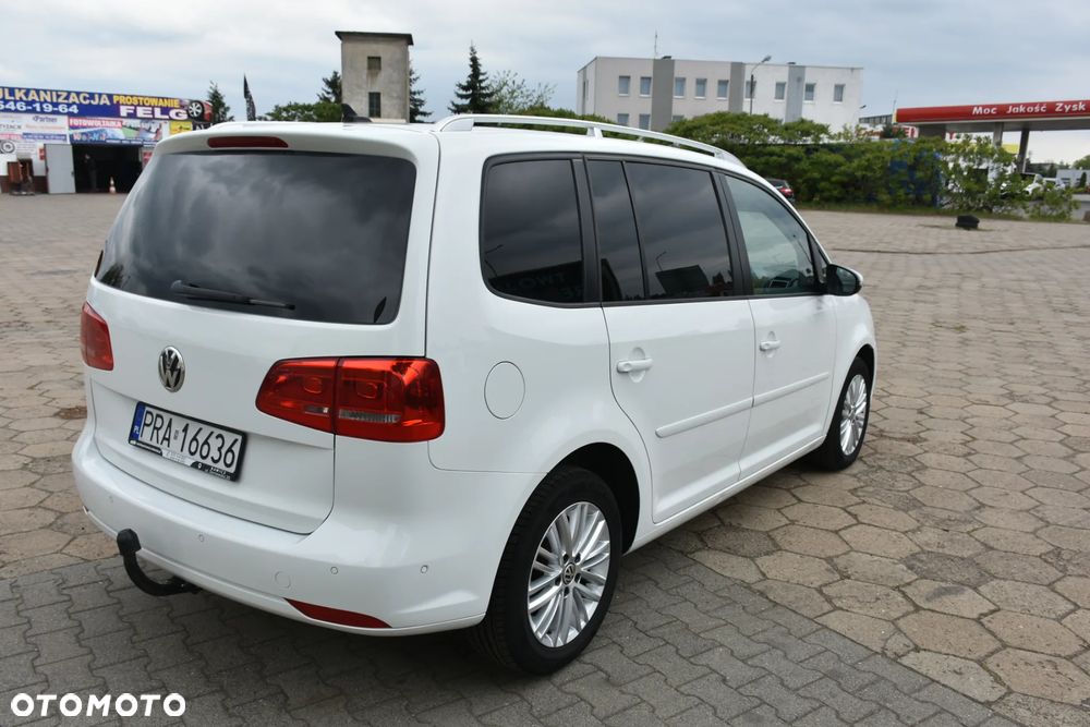 Volkswagen Touran 2.0 TDI DPF BlueMotion Technology STYLE - 9